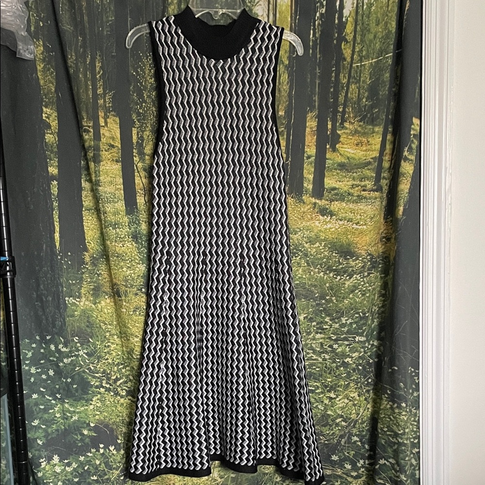 Black and White Sleeveless Sweater Dress